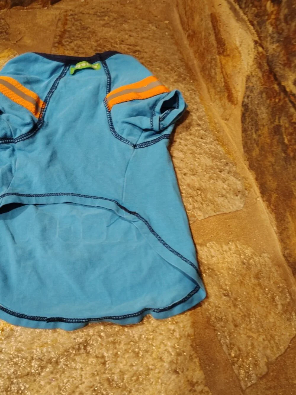 Wag-a-tude Dog Shirt Size Medium Family 01 Mascot Athletic Style Pet Cat Sporty
